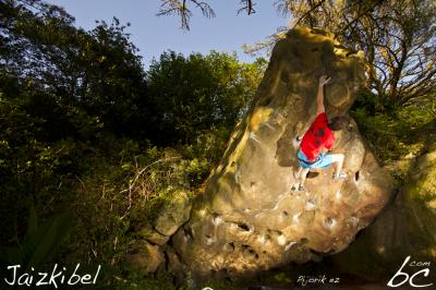 Mikel in "Pijorik ez"